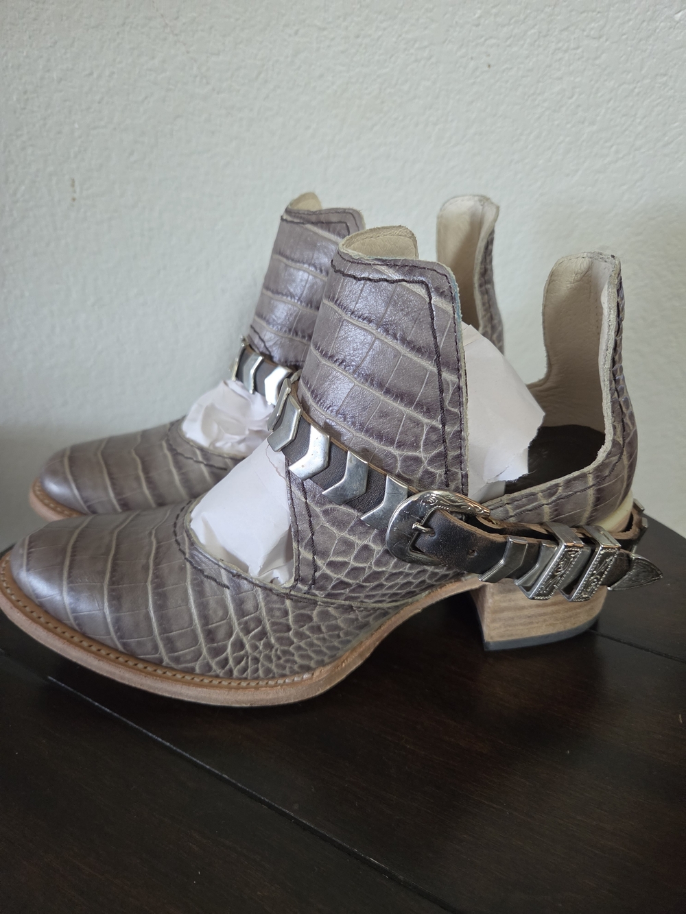 Freebird by Steven Blade Stone Croc Embossed Leather Booties Women’s Size 8